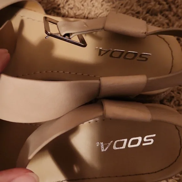 Women's Beige Platform Sandals Size 7.5 - Picture 13 of 13
